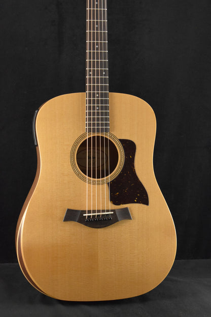 Taylor Academy 10e Dreadnought Walnut/Torrefied Spruce Natural