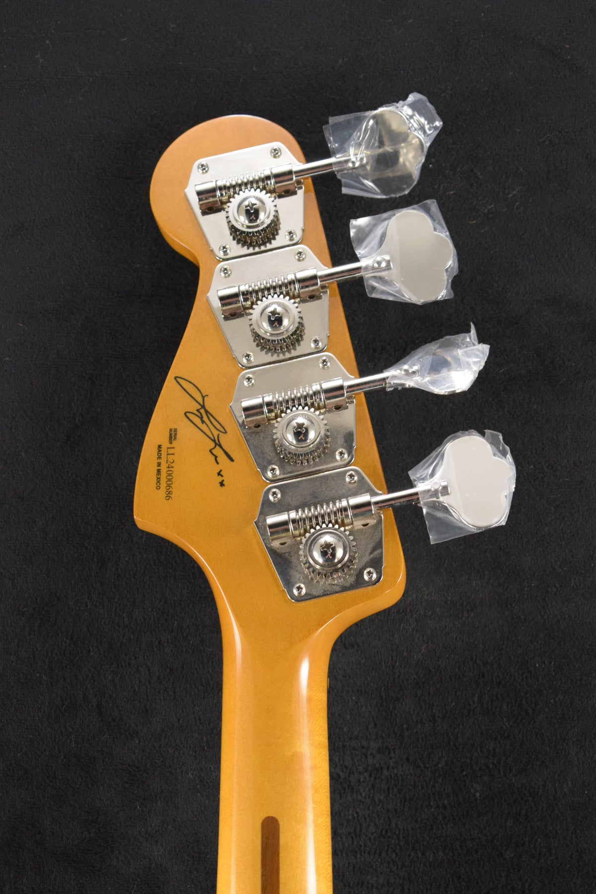 Fender Limited Edition Laura Lee Jazz Bass Vintage White Rosewood Fingerboard