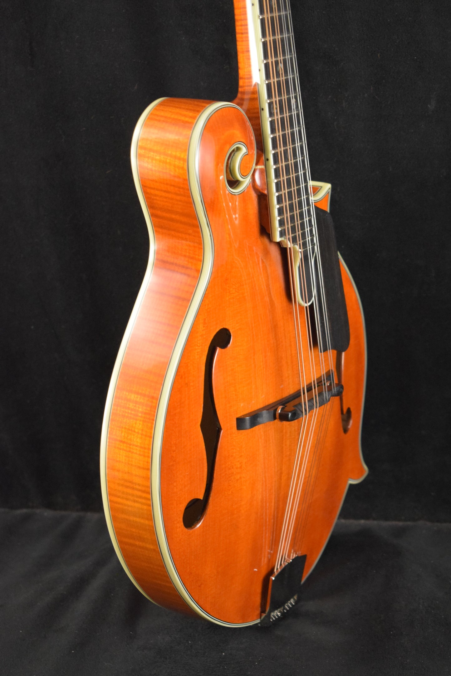 Eastman MD815PGE-HB F-Style F-Hole Electric Mandolin Honeyburst Gloss