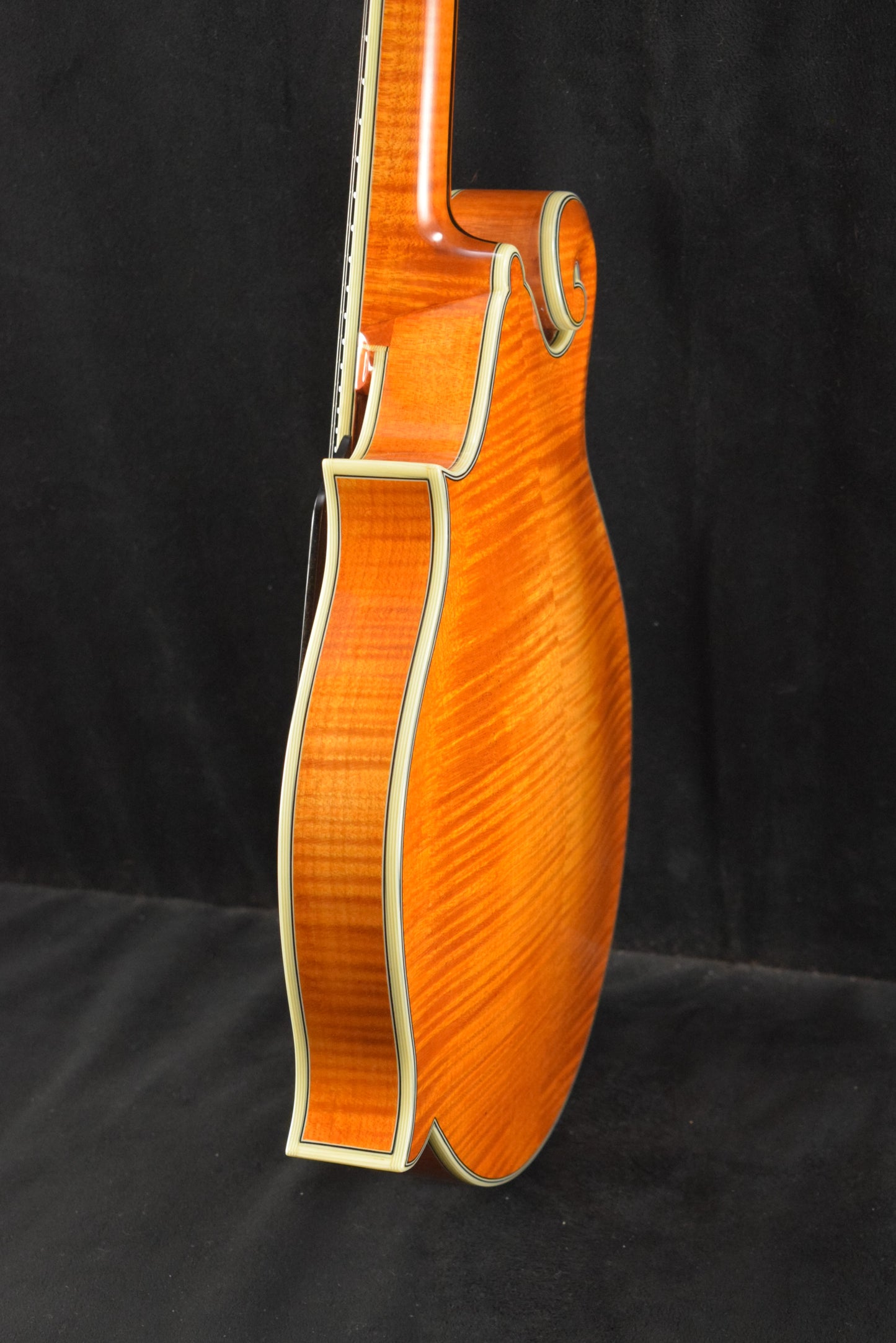 Eastman MD815PGE-HB F-Style F-Hole Electric Mandolin Honeyburst Gloss