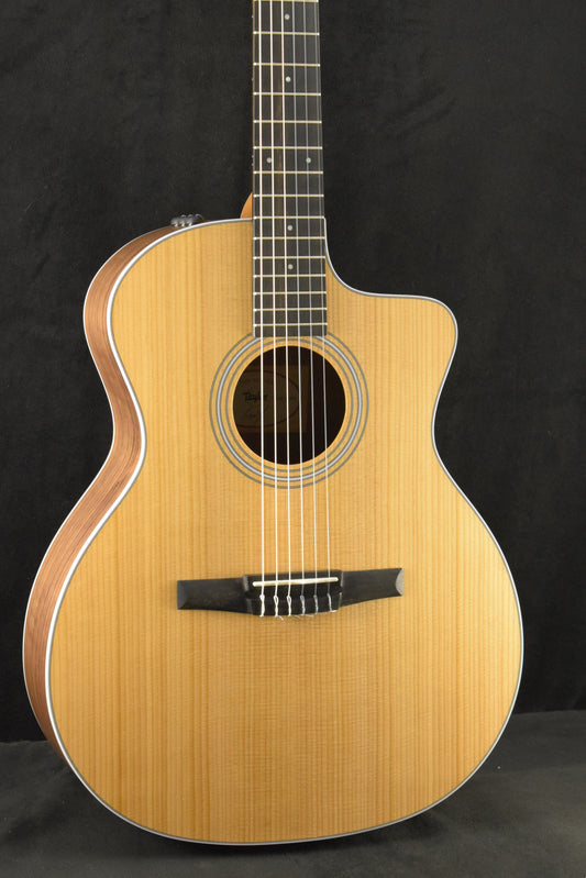 Taylor 214ce-N Nylon-String Natural