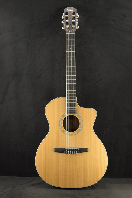 Taylor 214ce-N Nylon-String Natural
