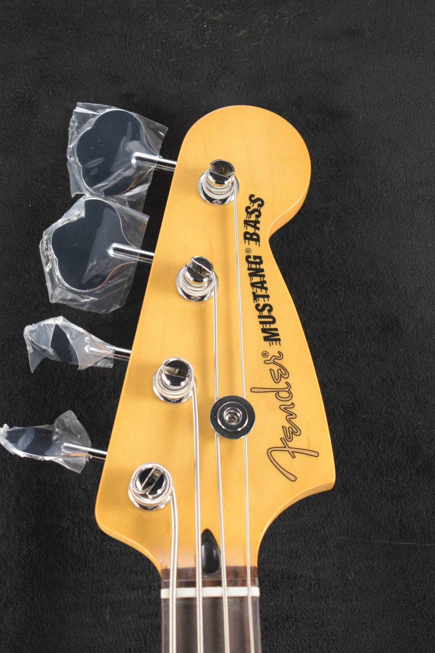 Fender Player II Mustang Bass PJ Coral Red Rosewood Fingerboard