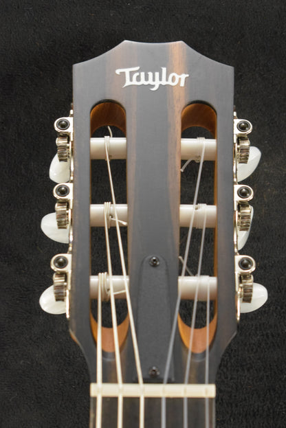Taylor 214ce-N Nylon-String Natural