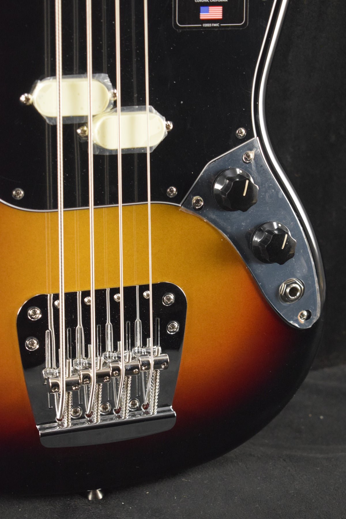 Fender American Professional Classic Mustang Bass 3-Color Sunburst Rosewood Fingerboard