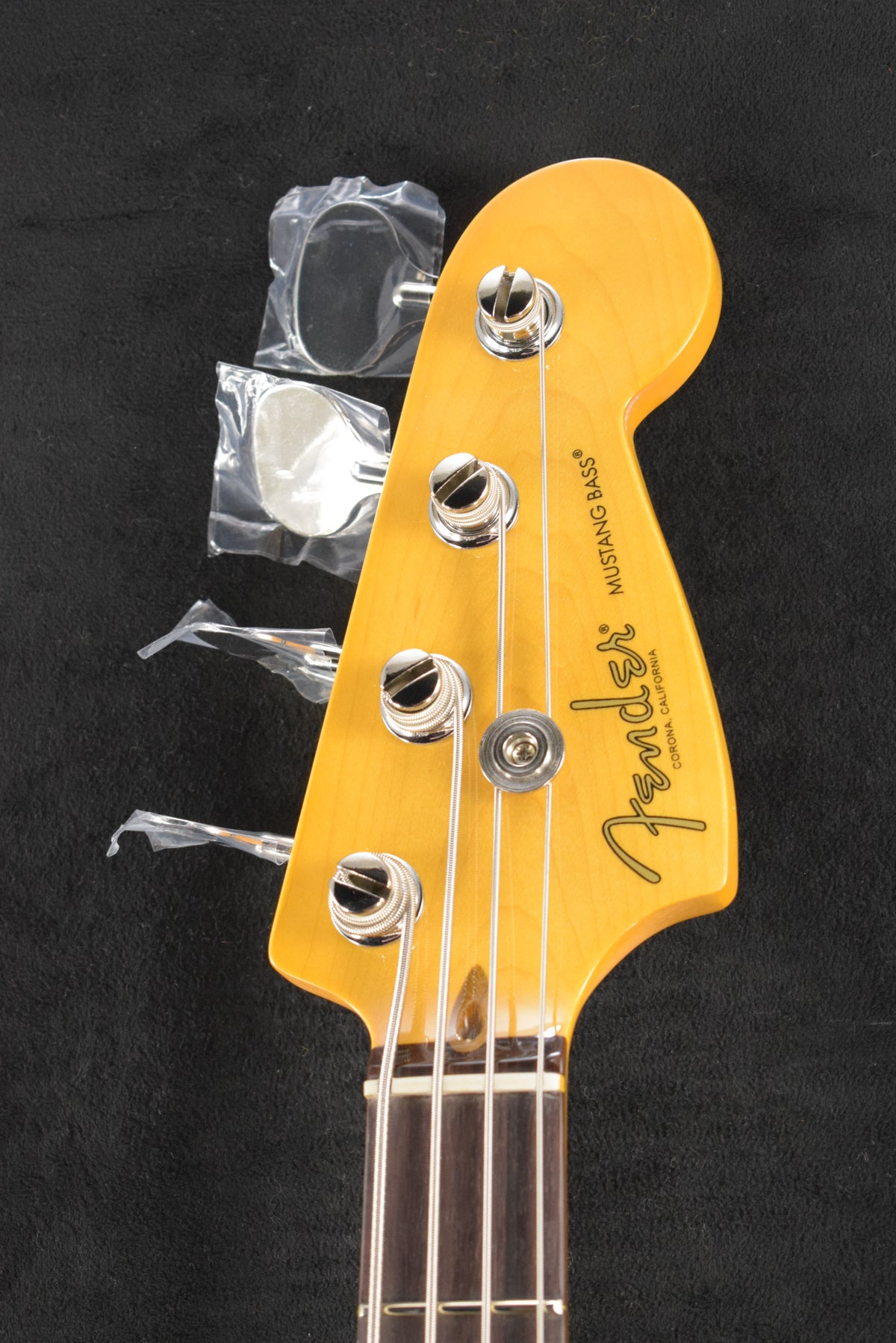 Fender American Professional Classic Mustang Bass 3-Color Sunburst Rosewood Fingerboard