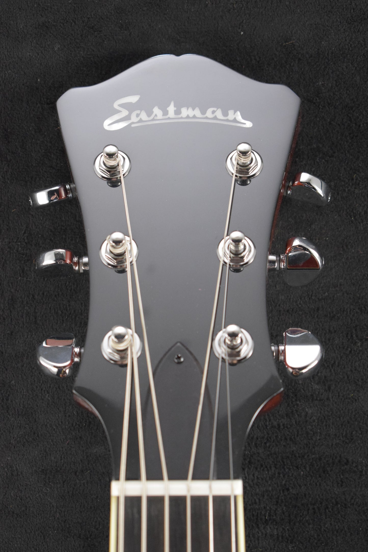 Eastman AR403CED 16" Archtop Kent Armstrong Pickups Classic Truetone Gloss