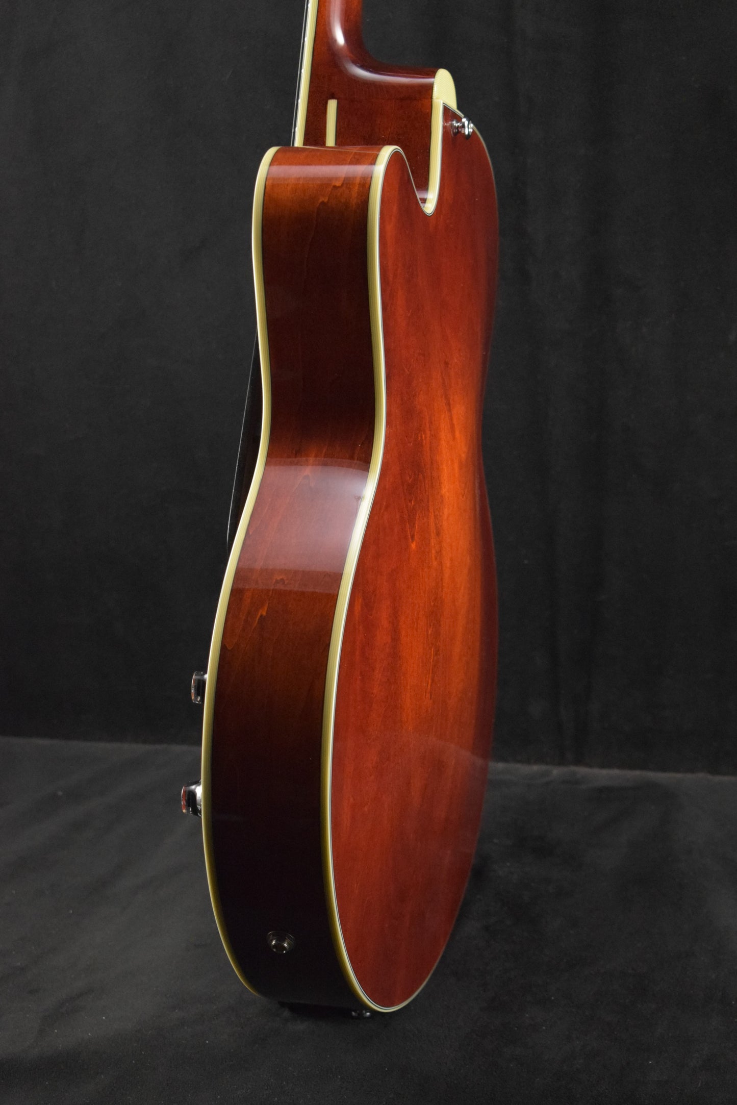 Eastman AR403CED 16" Archtop Kent Armstrong Pickups Classic Truetone Gloss