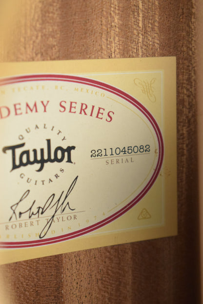 Taylor Academy 10e Dreadnought Walnut/Torrefied Spruce Natural