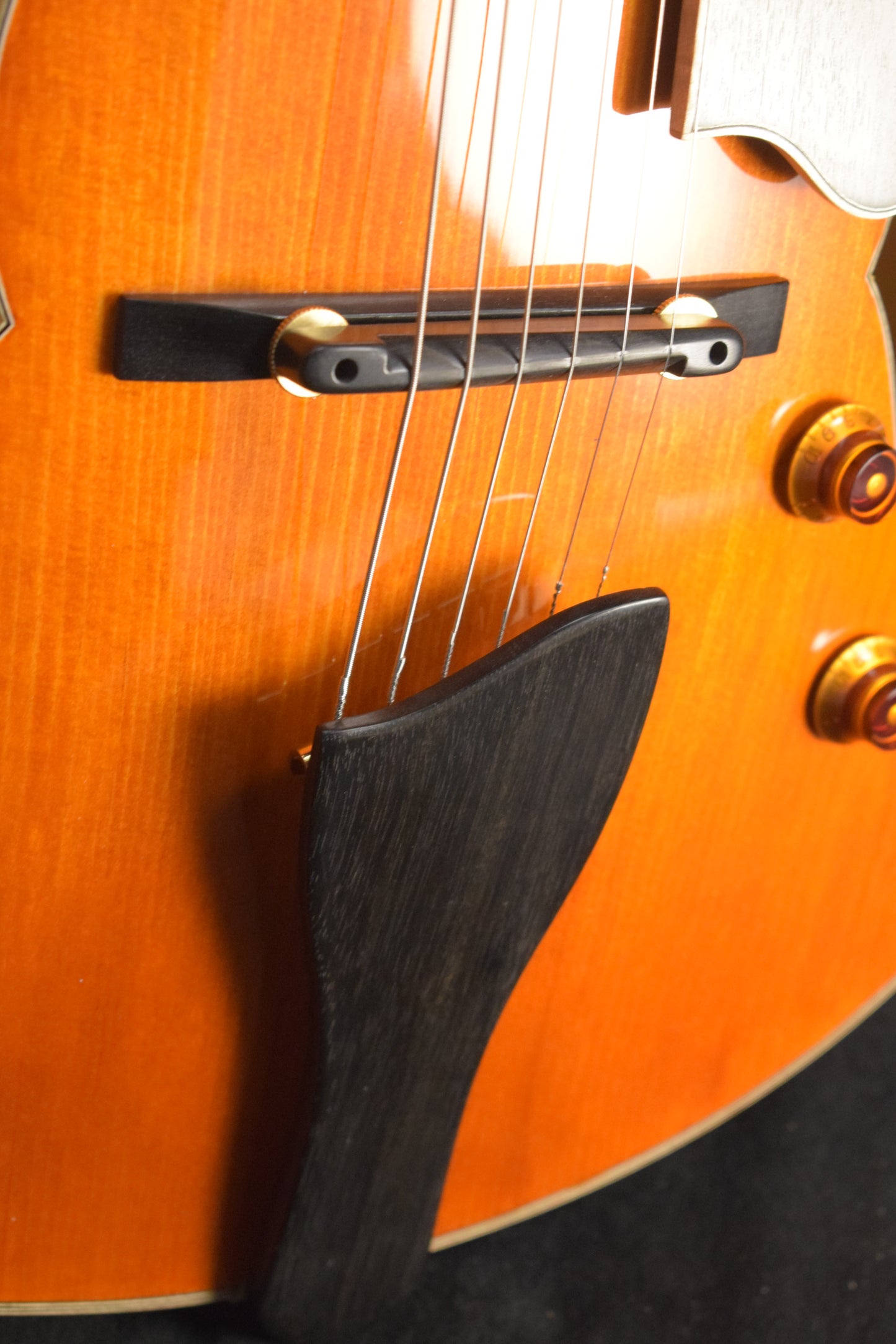 Eastman AR580CE-HB Archtop Honeyburst