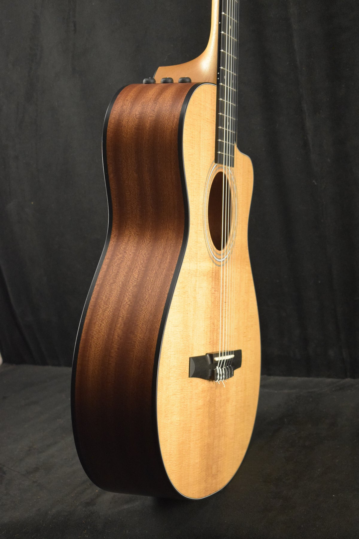 Taylor 112ce-N Nylon-String Acoustic-Electric Natural