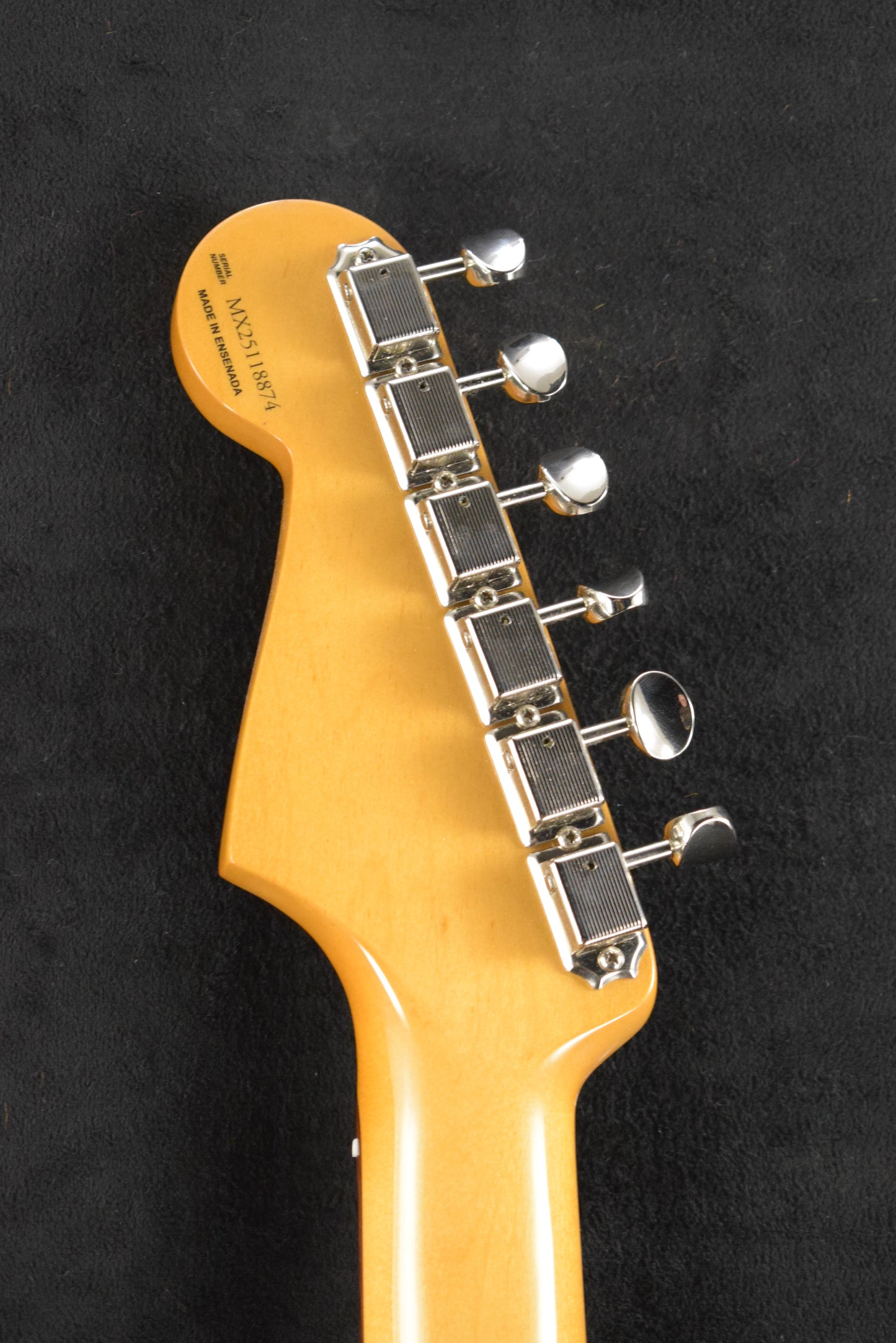Fender Robert Cray Stratocaster 3-Color Sunburst Rosewood Fingerboard