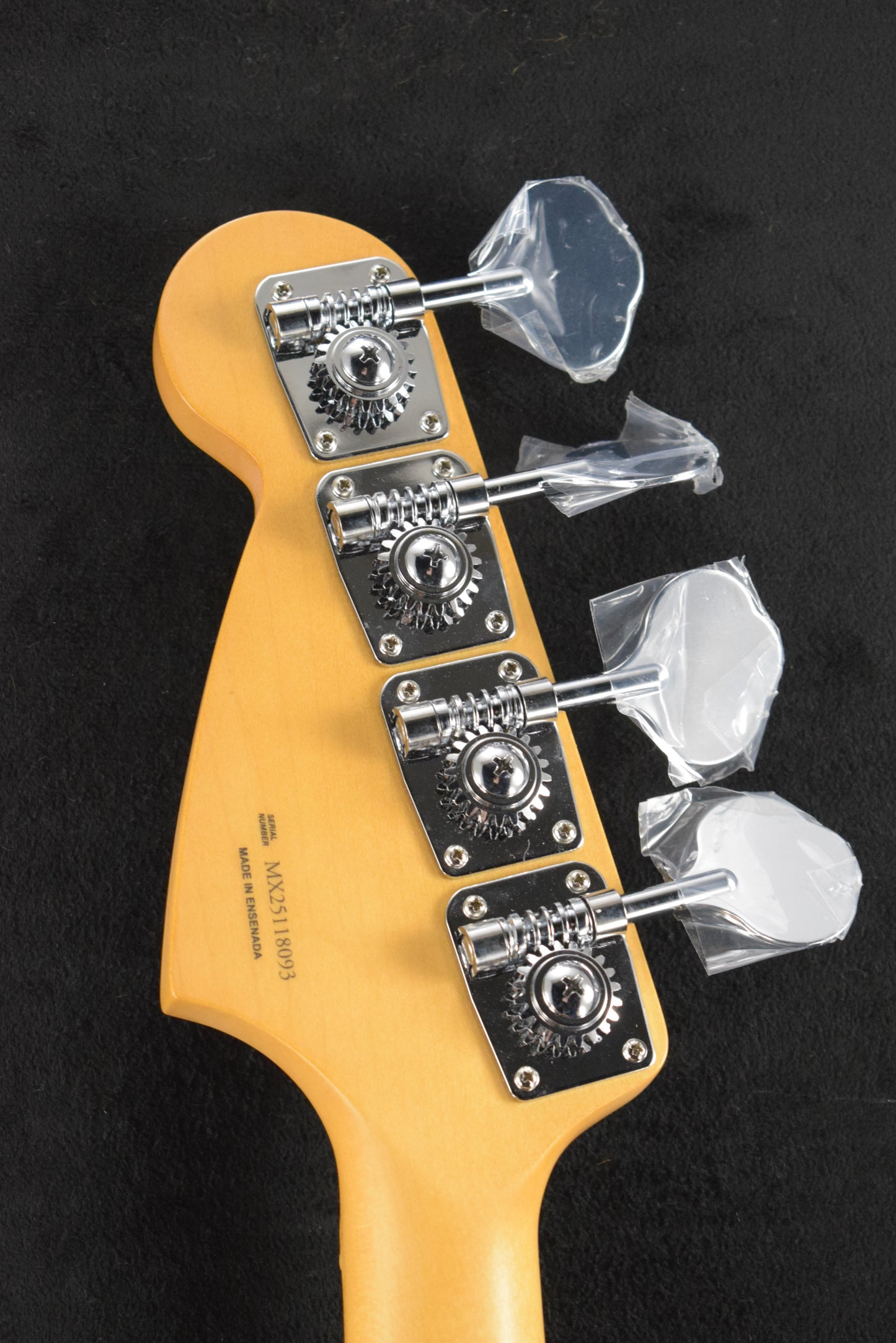 Fender Player II Mustang Bass PJ Polar White Maple Fingerboard