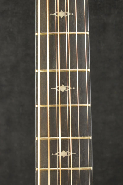 Taylor 326ce Baritone-8 Special Edition Shaded Edgeburst