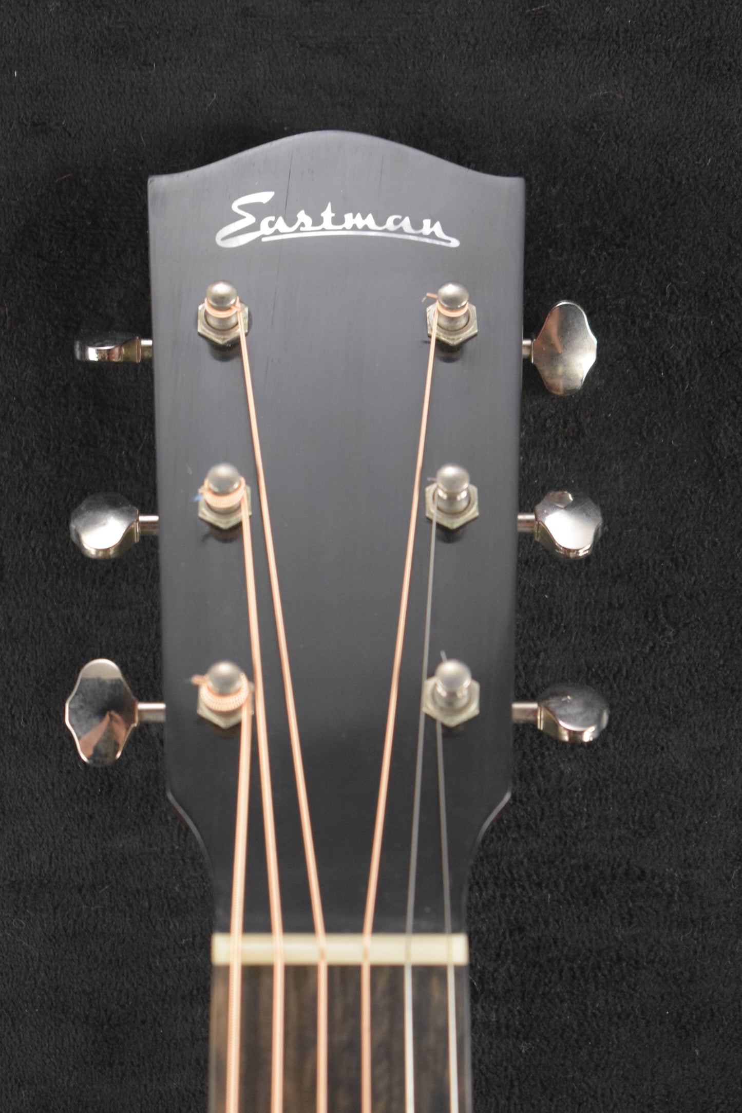 Eastman E10SS/V Slope Shoulder Dreadnought Antique Varnish Finish