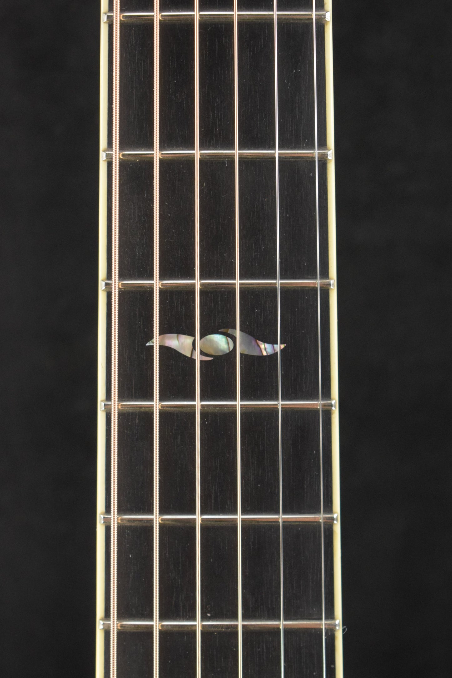 Eastman AC422CE Acoustic-Electric Grand Auditorium Natural Truetone Gloss