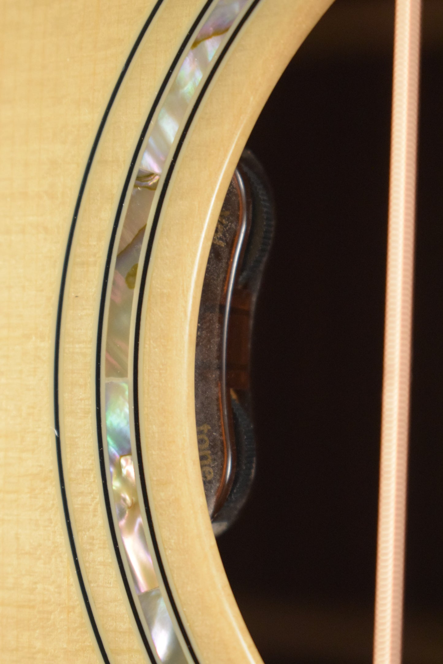 Eastman AC422CE Acoustic-Electric Grand Auditorium Natural Truetone Gloss