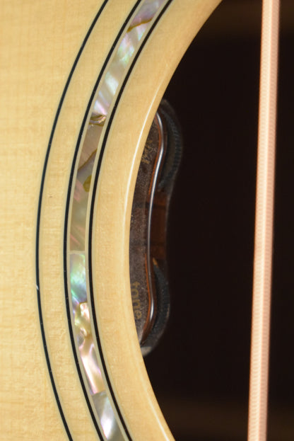 Eastman AC422CE Acoustic-Electric Grand Auditorium Natural Truetone Gloss