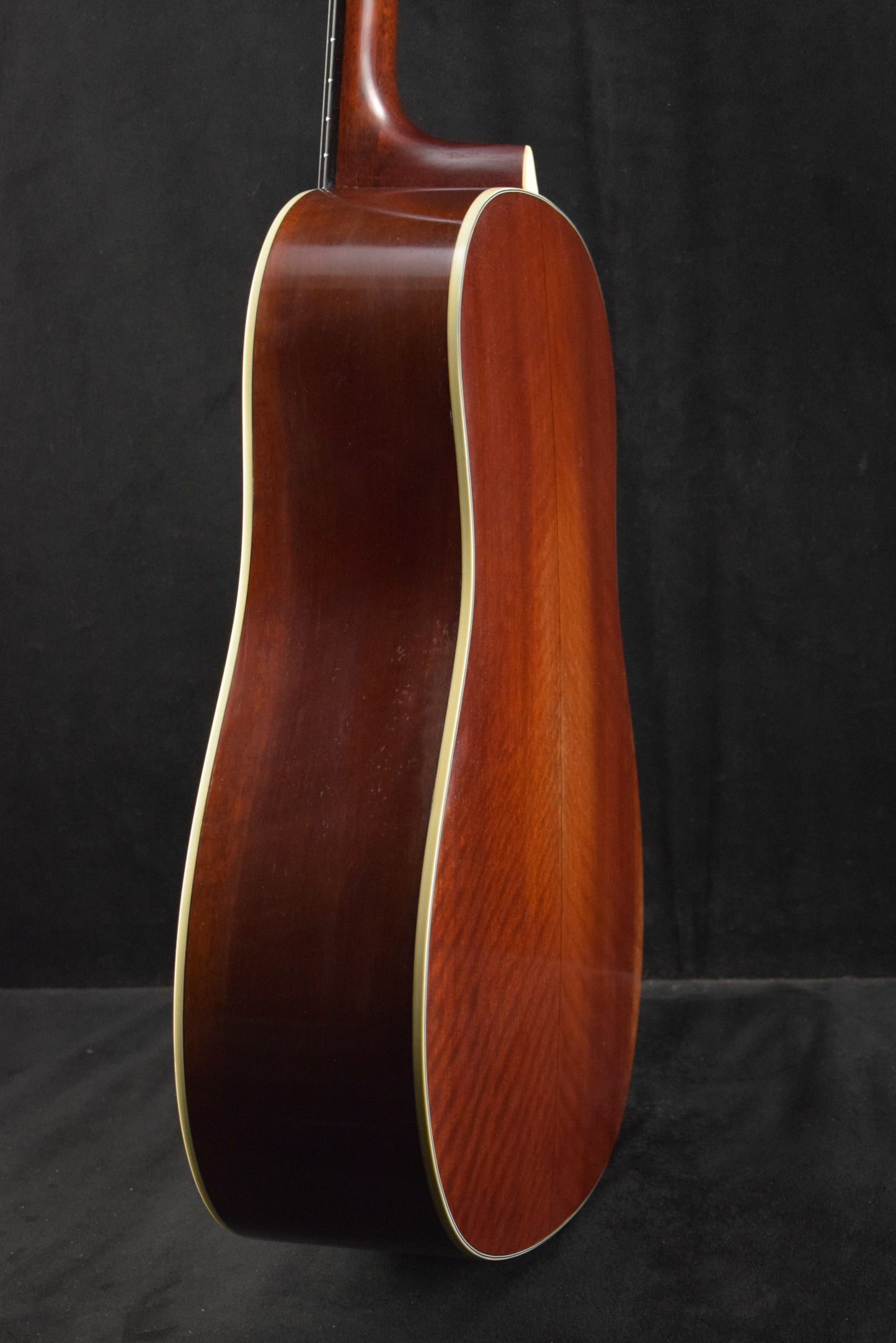 Eastman E10SS/V Slope Shoulder Dreadnought Antique Varnish Finish