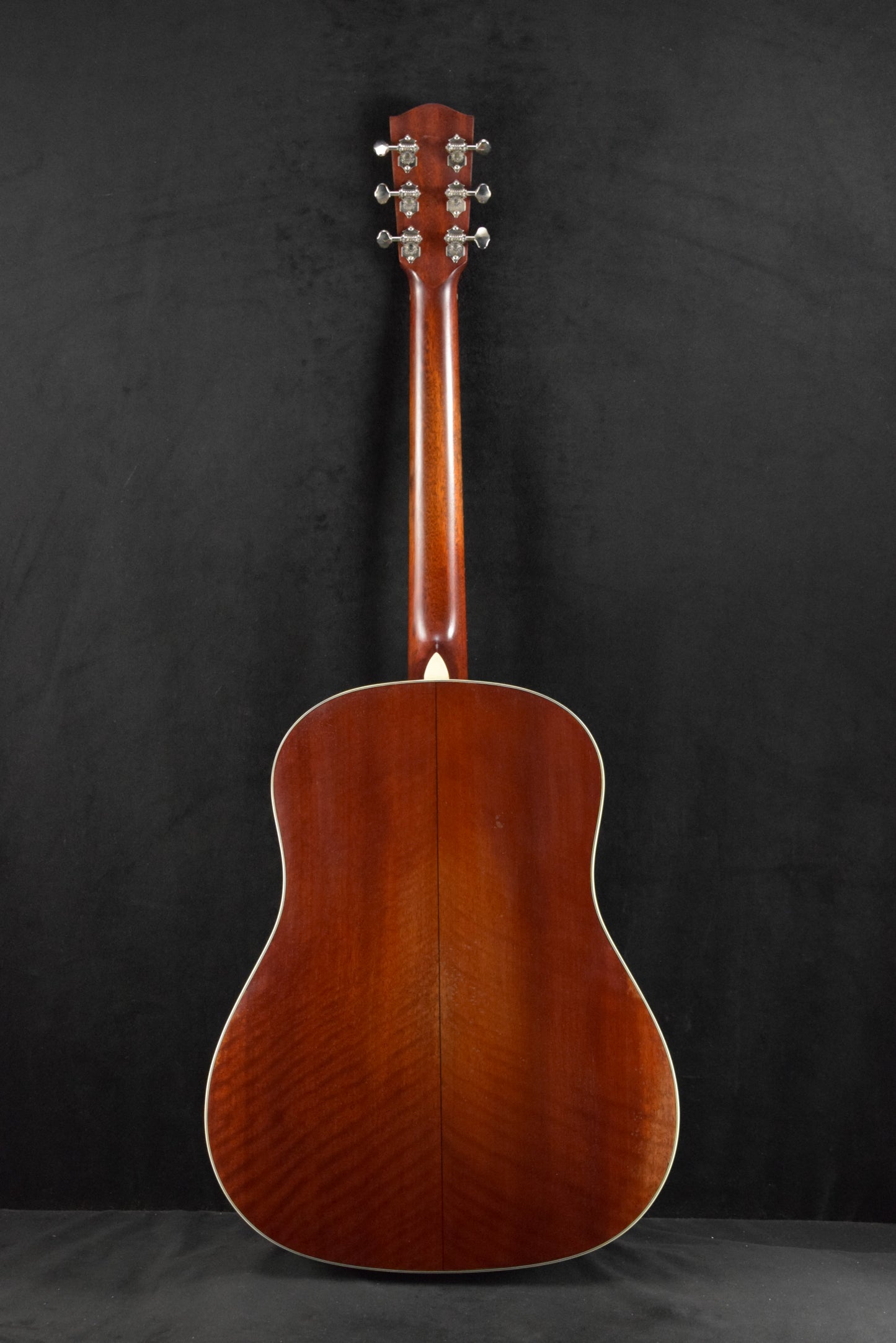 Eastman E10SS/V Slope Shoulder Dreadnought Antique Varnish Finish