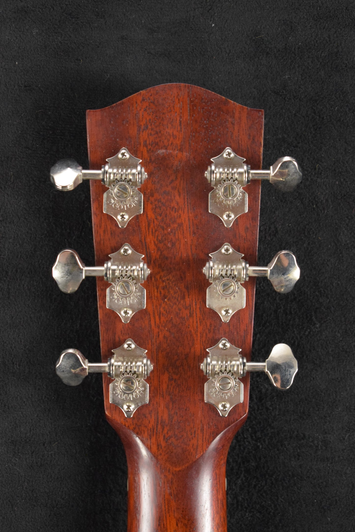 Eastman E10SS/V Slope Shoulder Dreadnought Antique Varnish Finish