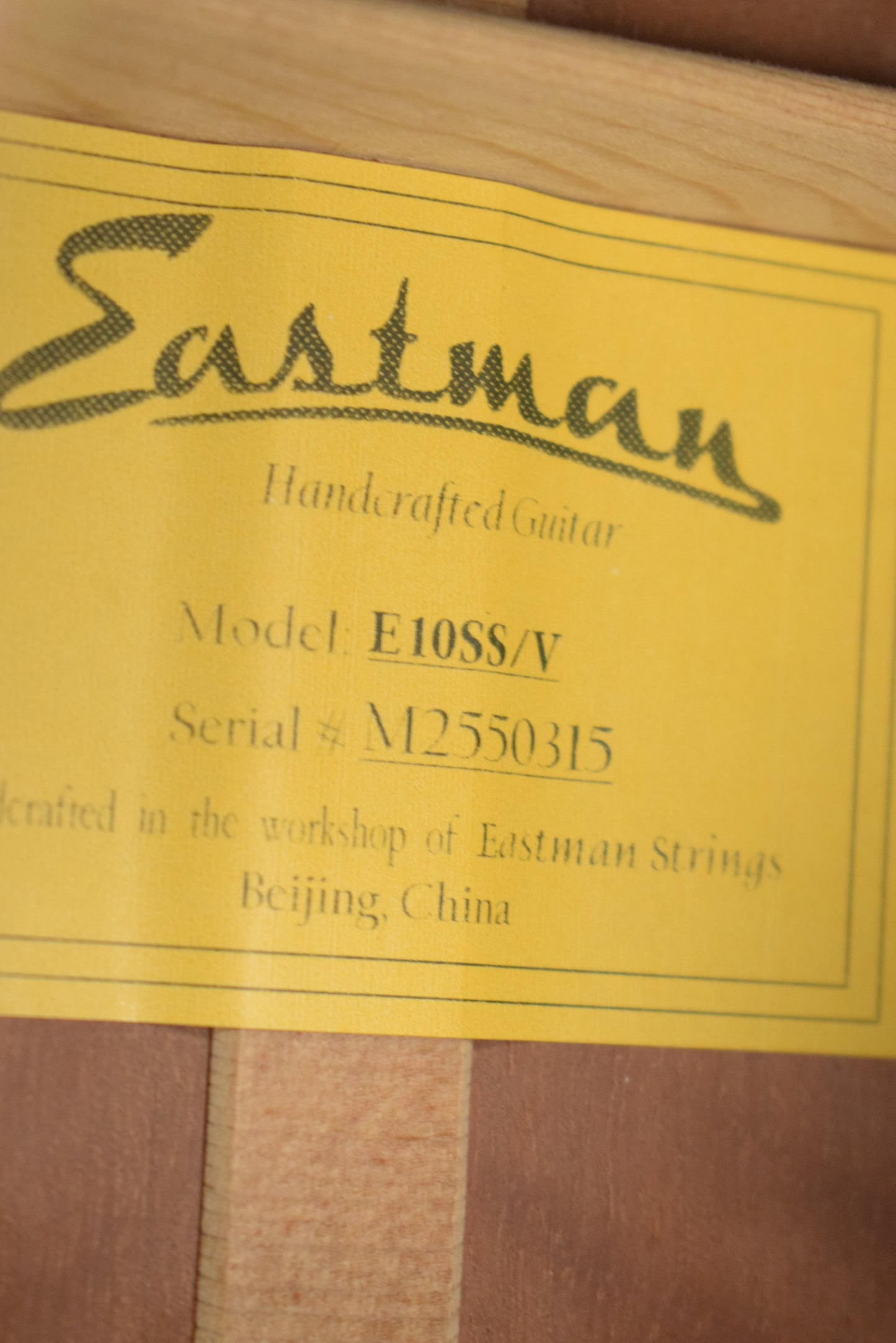 Eastman E10SS/V Slope Shoulder Dreadnought Antique Varnish Finish