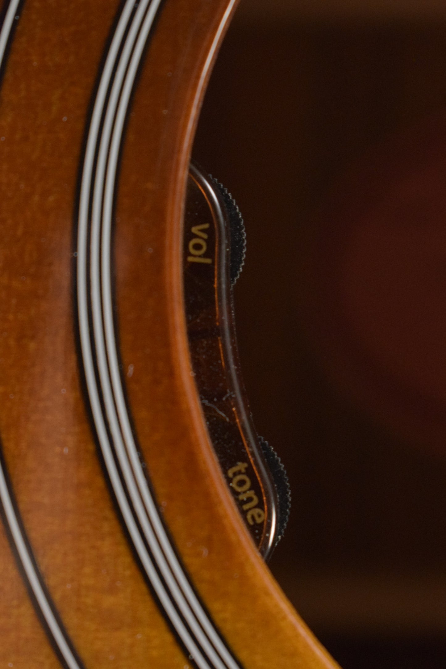 Gibson Custom Hummingbird Elegant Koa Honey Burst