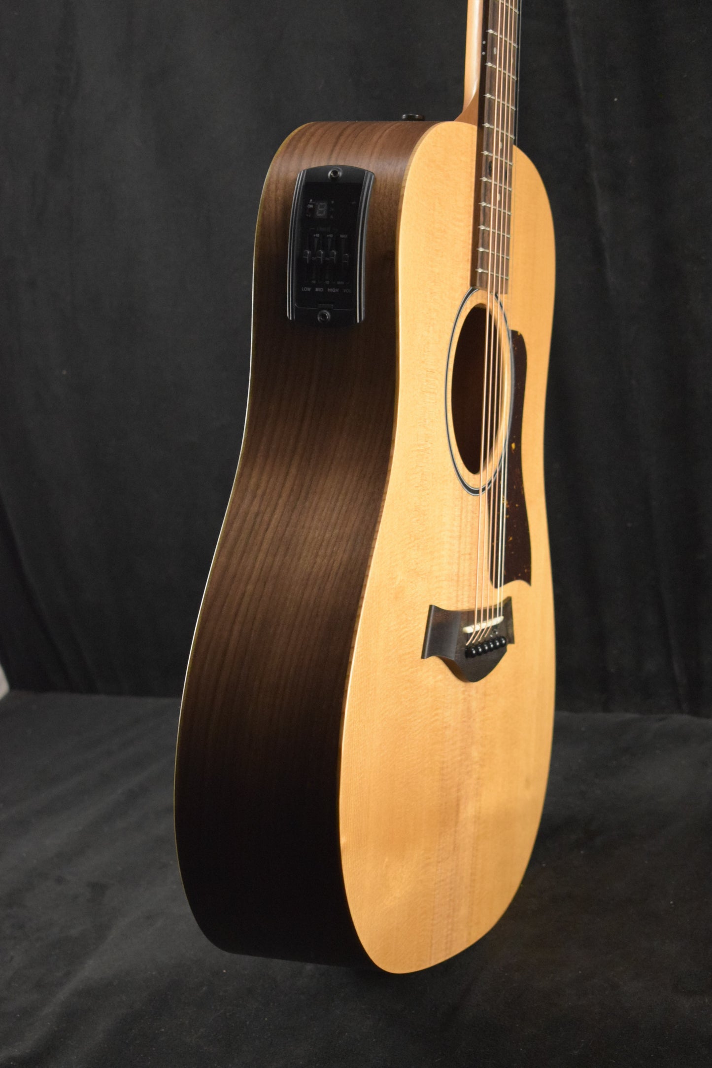 Taylor BBTe Big Baby Taylor Walnut/Sitka Spruce Natural