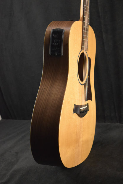 Taylor BBTe Big Baby Taylor Walnut/Sitka Spruce Natural