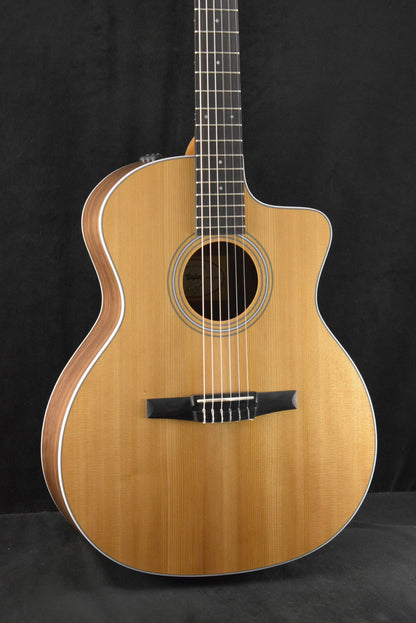 Taylor 214ce-N Nylon-String Natural