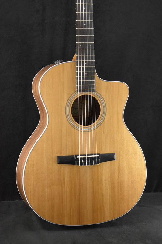 Taylor 214ce-N Nylon-String Natural