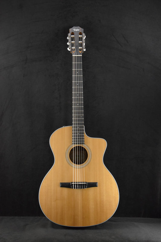 Taylor 214ce-N Nylon-String Natural