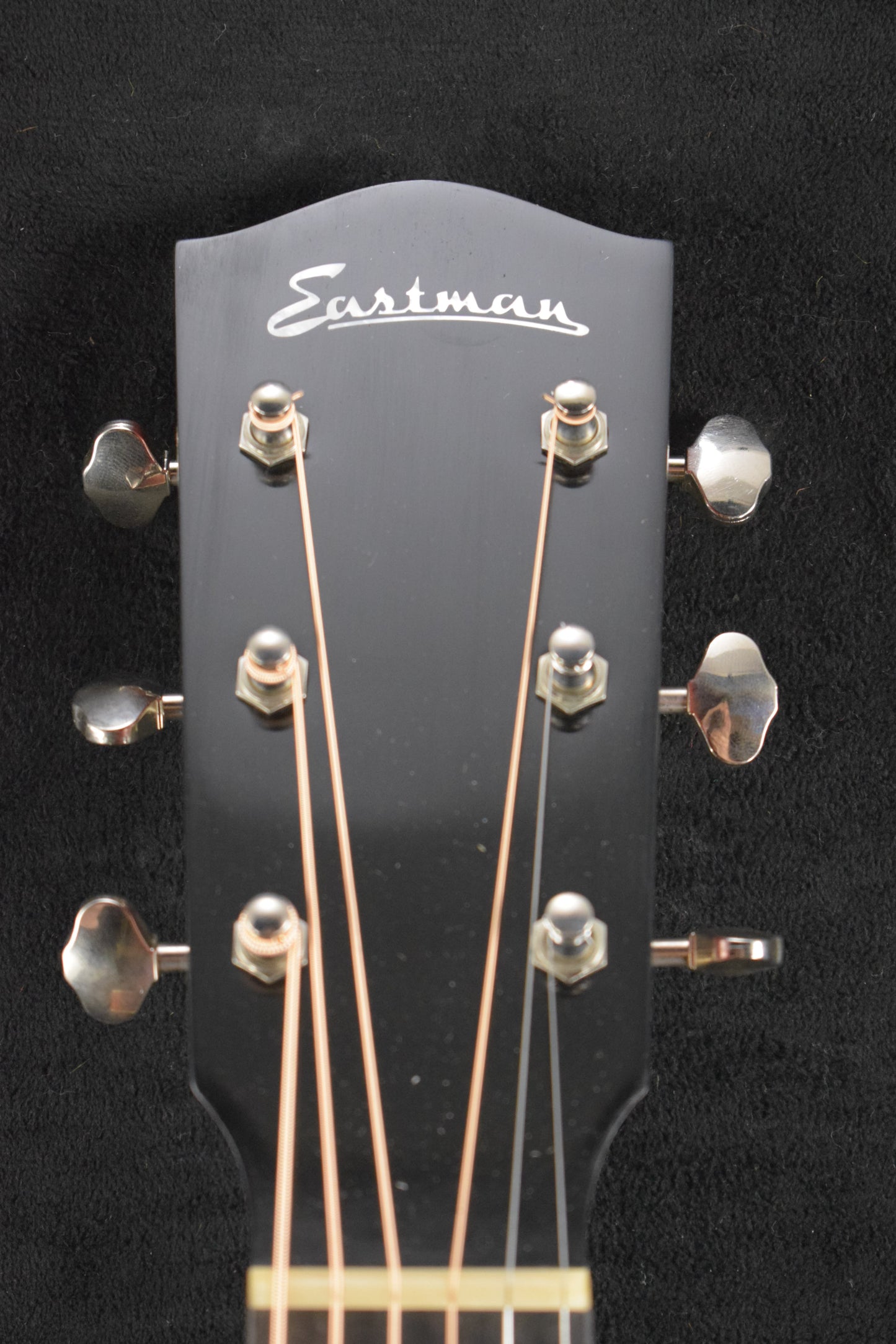 Eastman E10OOSS/V OO-Style Concert Slope Shoulder Classic Antique Varnish