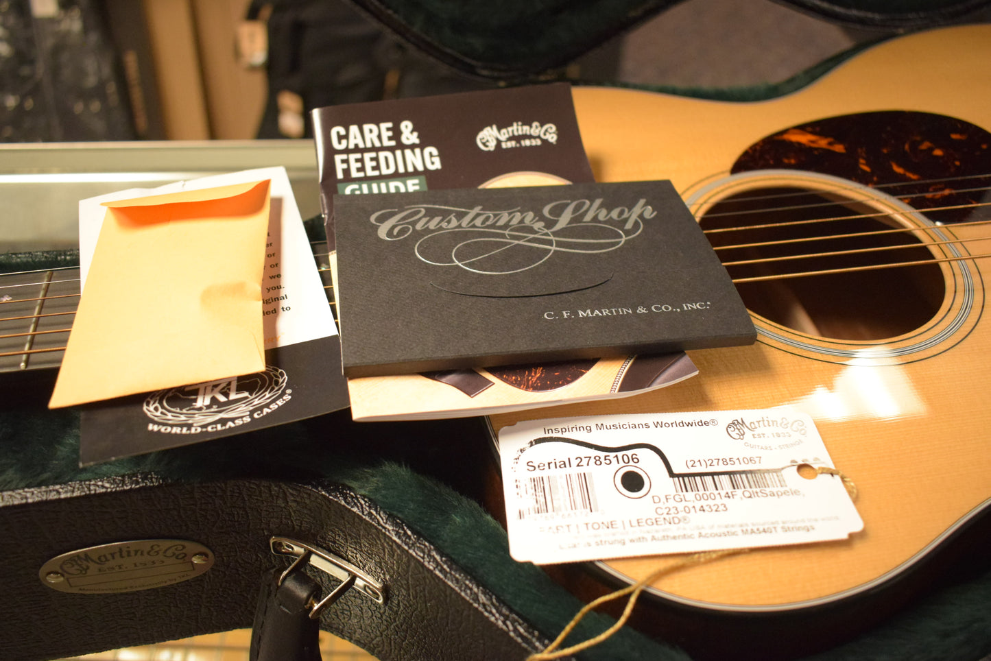 Martin Custom Shop OM Orchestra Model Sitka Spruce VTS Quilted Pommele Sapele Natural