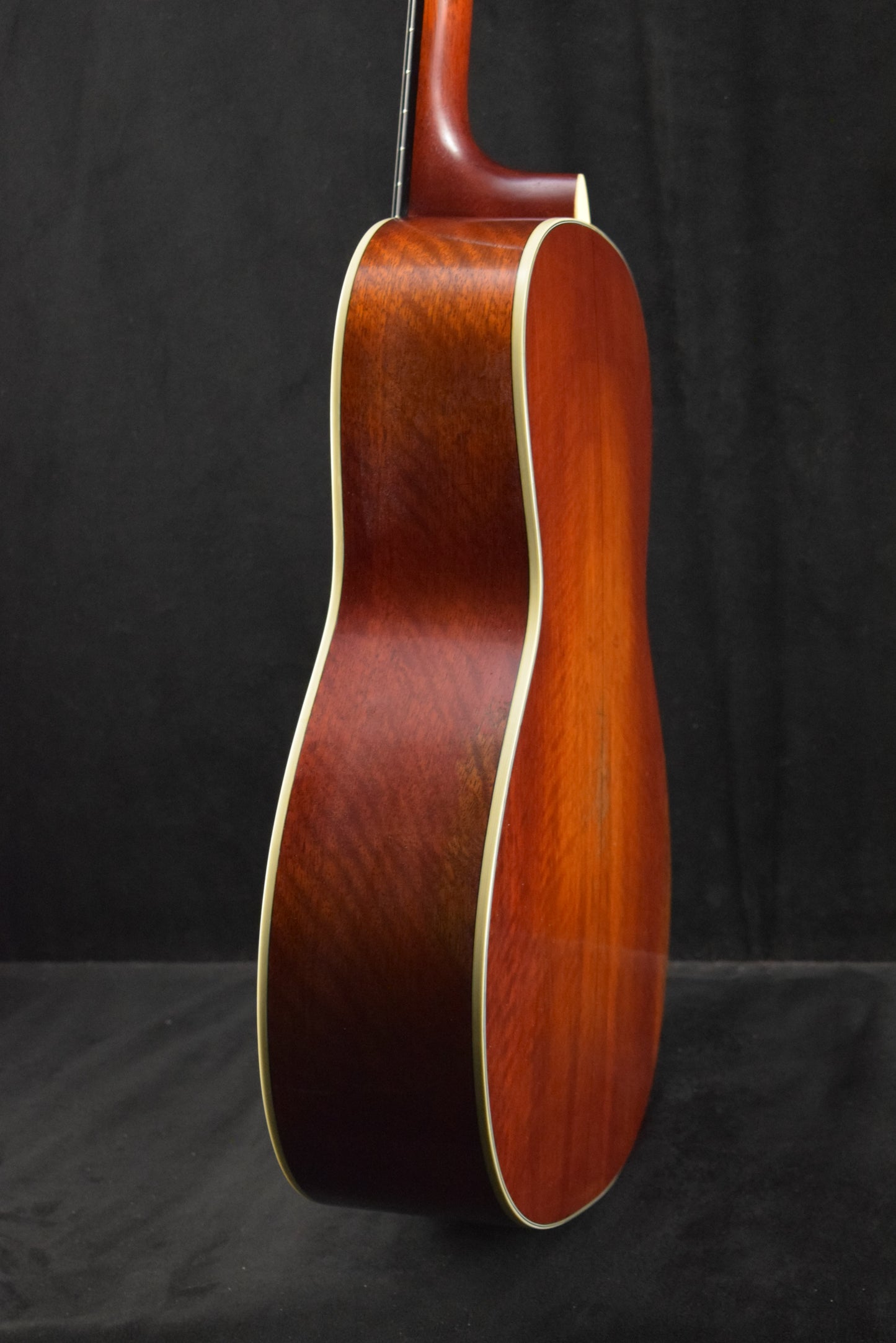 Eastman E10OOSS/V OO-Style Concert Slope Shoulder Classic Antique Varnish