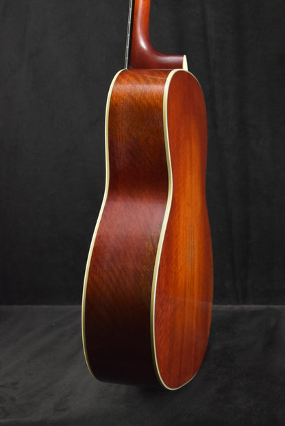 Eastman E10OOSS/V OO-Style Concert Slope Shoulder Classic Antique Varnish