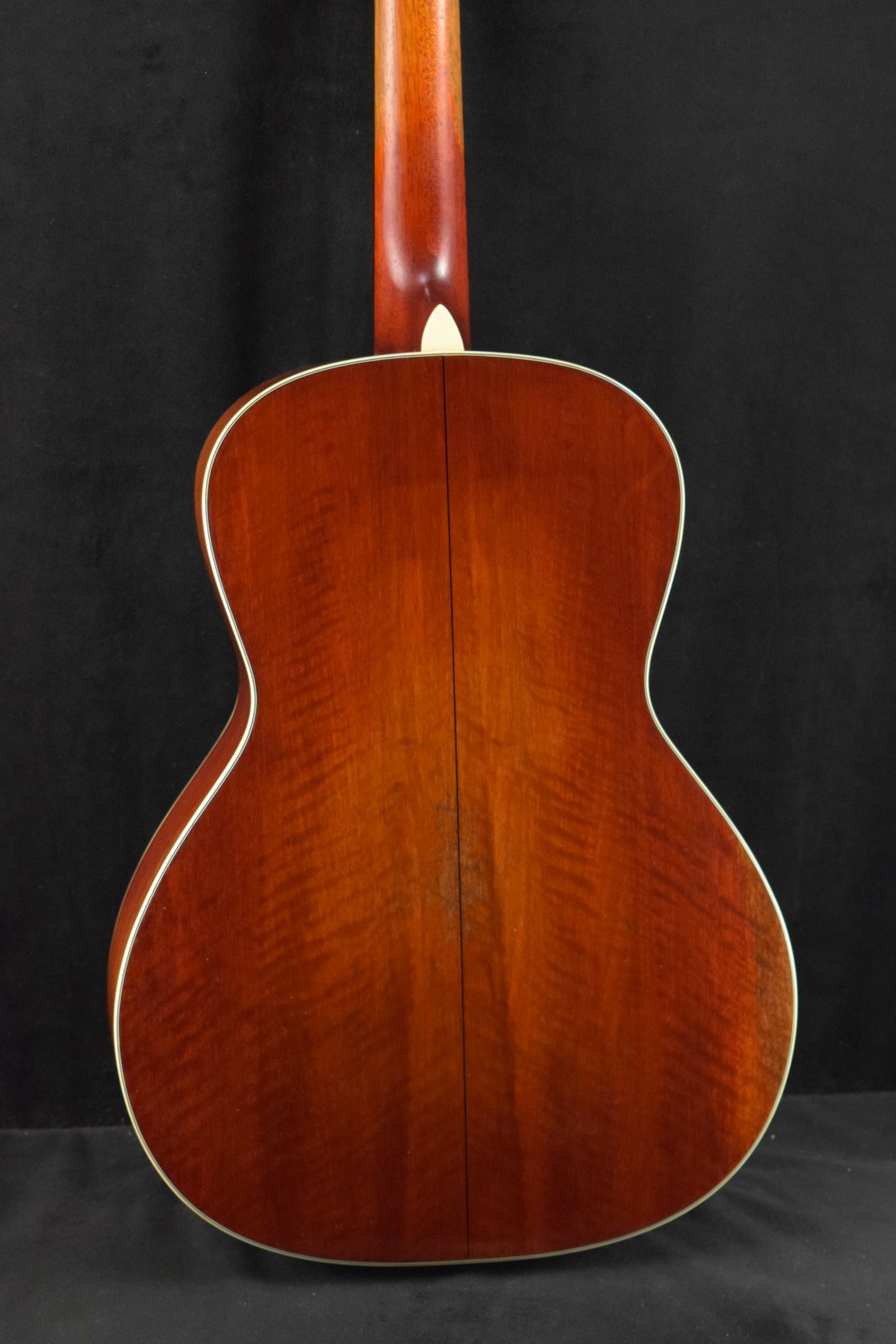 Eastman E10OOSS/V OO-Style Concert Slope Shoulder Classic Antique Varnish