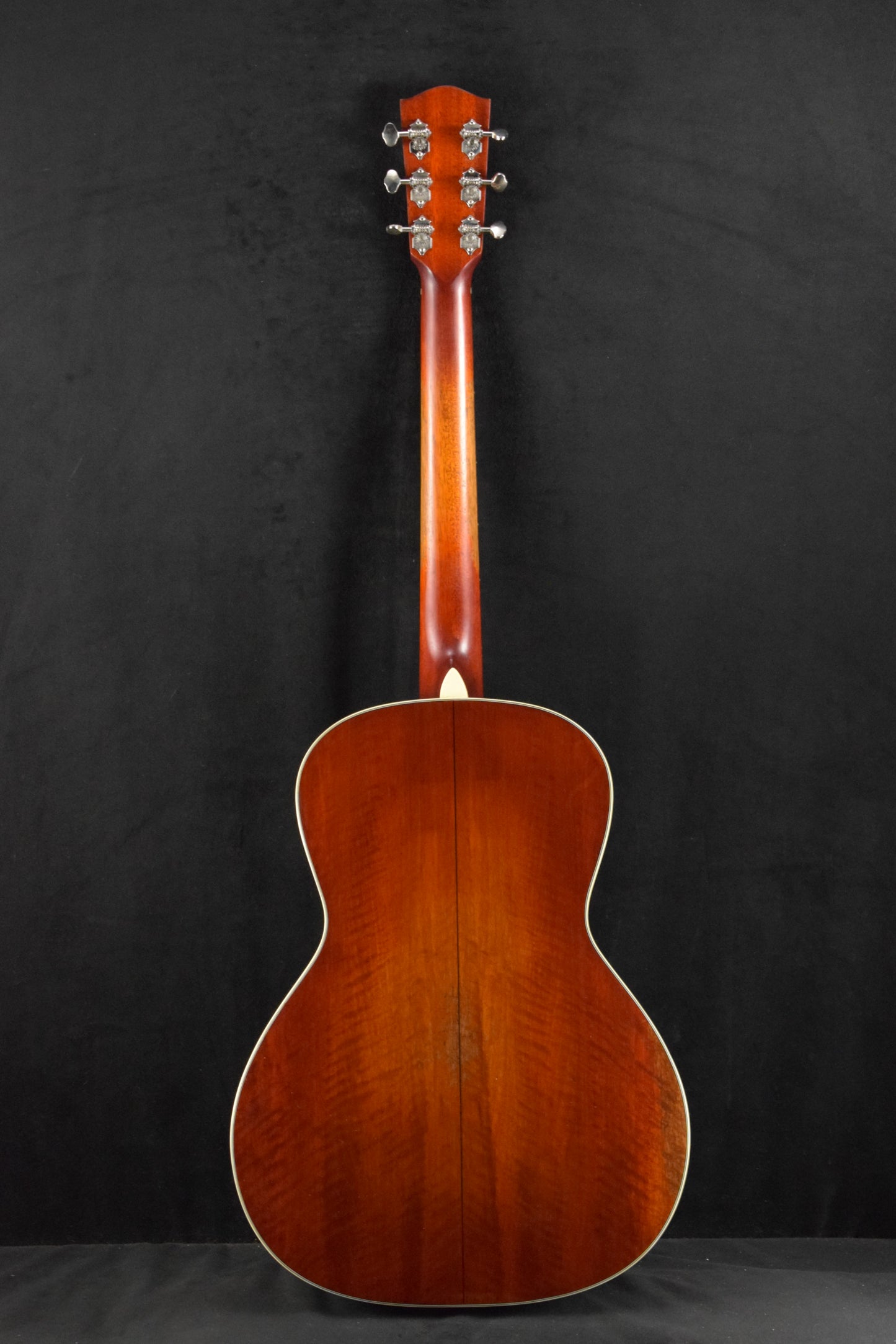 Eastman E10OOSS/V OO-Style Concert Slope Shoulder Classic Antique Varnish