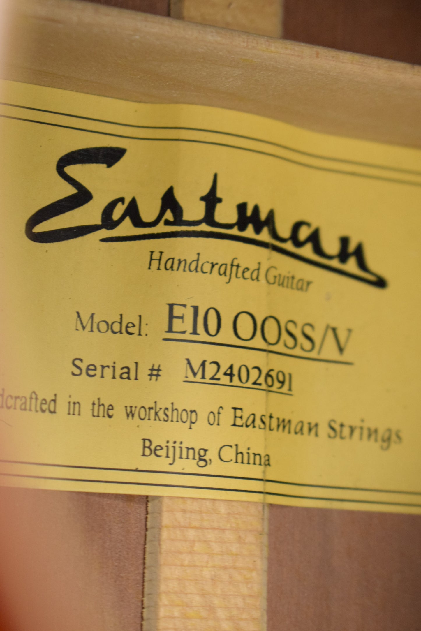 Eastman E10OOSS/V OO-Style Concert Slope Shoulder Classic Antique Varnish