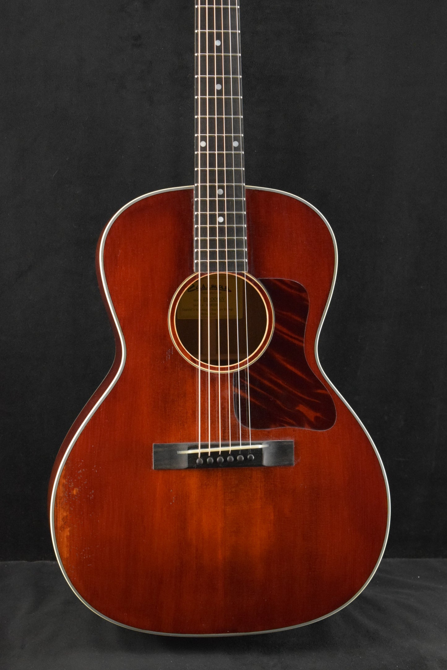 Eastman E10OOSS/V OO-Style Concert Slope Shoulder Classic Antique Varnish