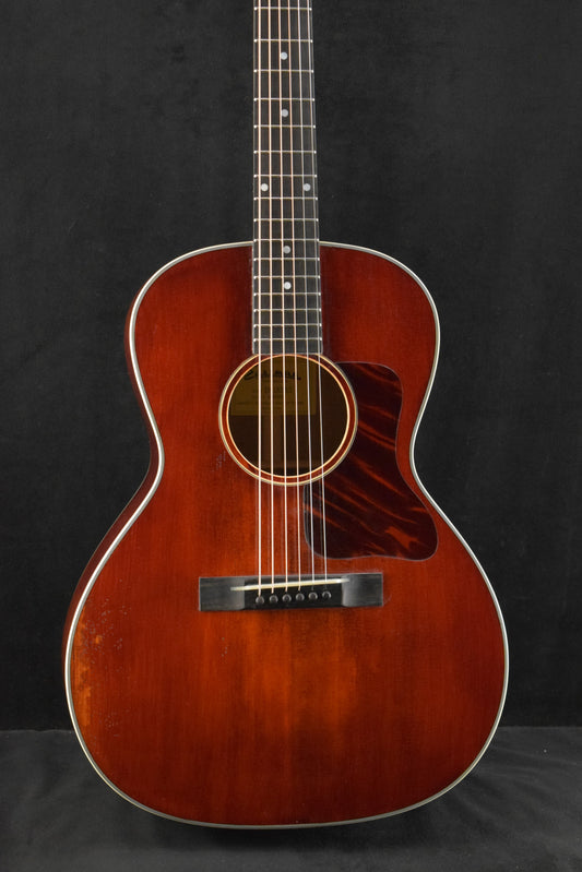 Eastman E10OOSS/V OO-Style Concert Slope Shoulder Classic Antique Varnish