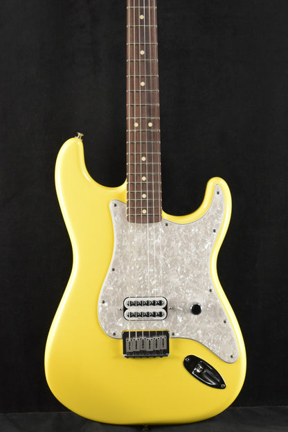 Fender Tom DeLonge Stratocaster Graffiti Yellow Rosewood Fingerboard