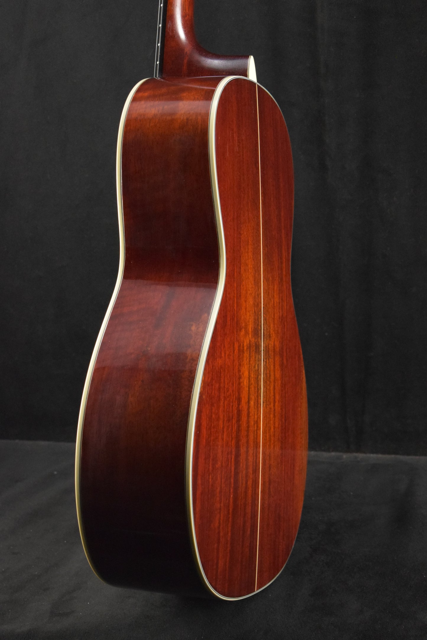 Eastman E10OOSS/V OO-Style Concert Slope Shoulder Classic Antique Varnish