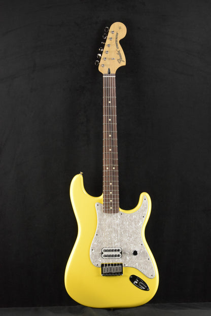 Fender Tom DeLonge Stratocaster Graffiti Yellow Rosewood Fingerboard
