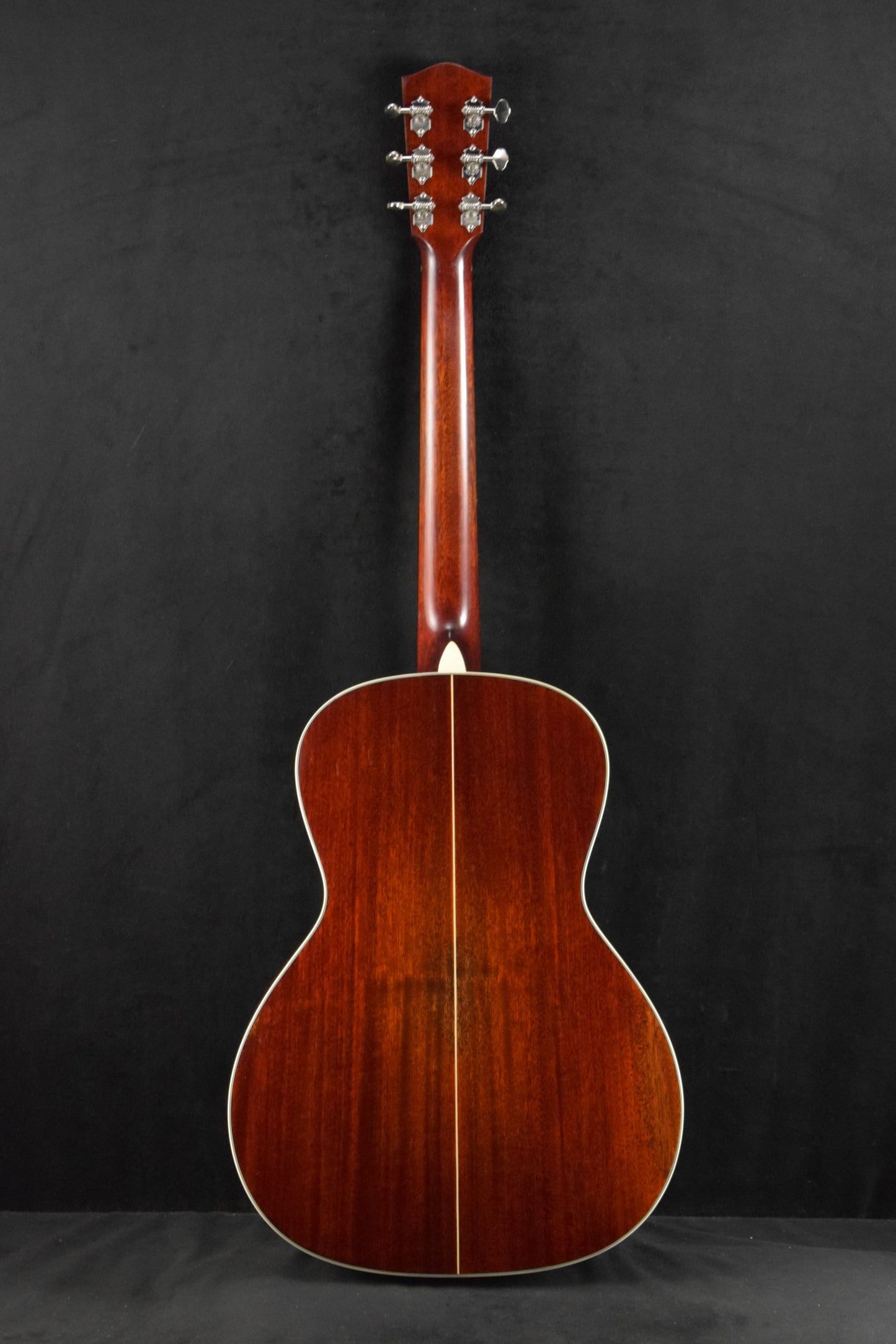 Eastman E10OOSS/V OO-Style Concert Slope Shoulder Classic Antique Varnish