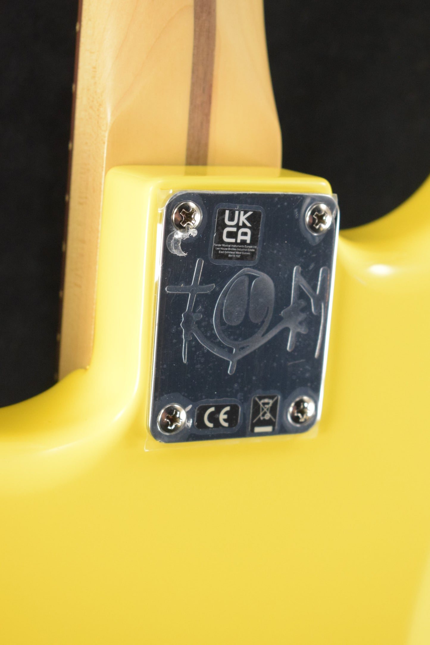 Fender Tom DeLonge Stratocaster Graffiti Yellow Rosewood Fingerboard
