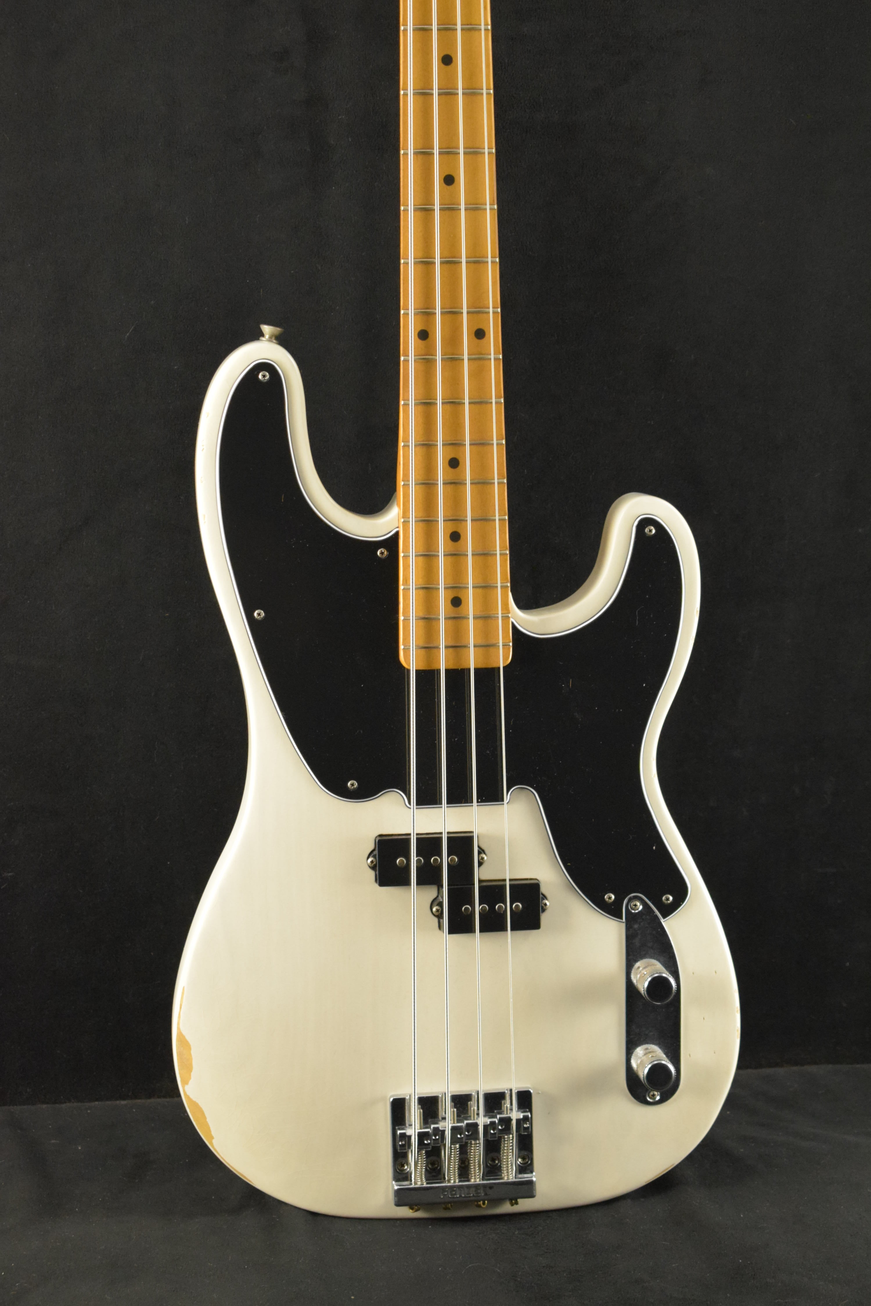 Fender Mike Dirnt Road Worn Precision Bass Maple Fingerboard White