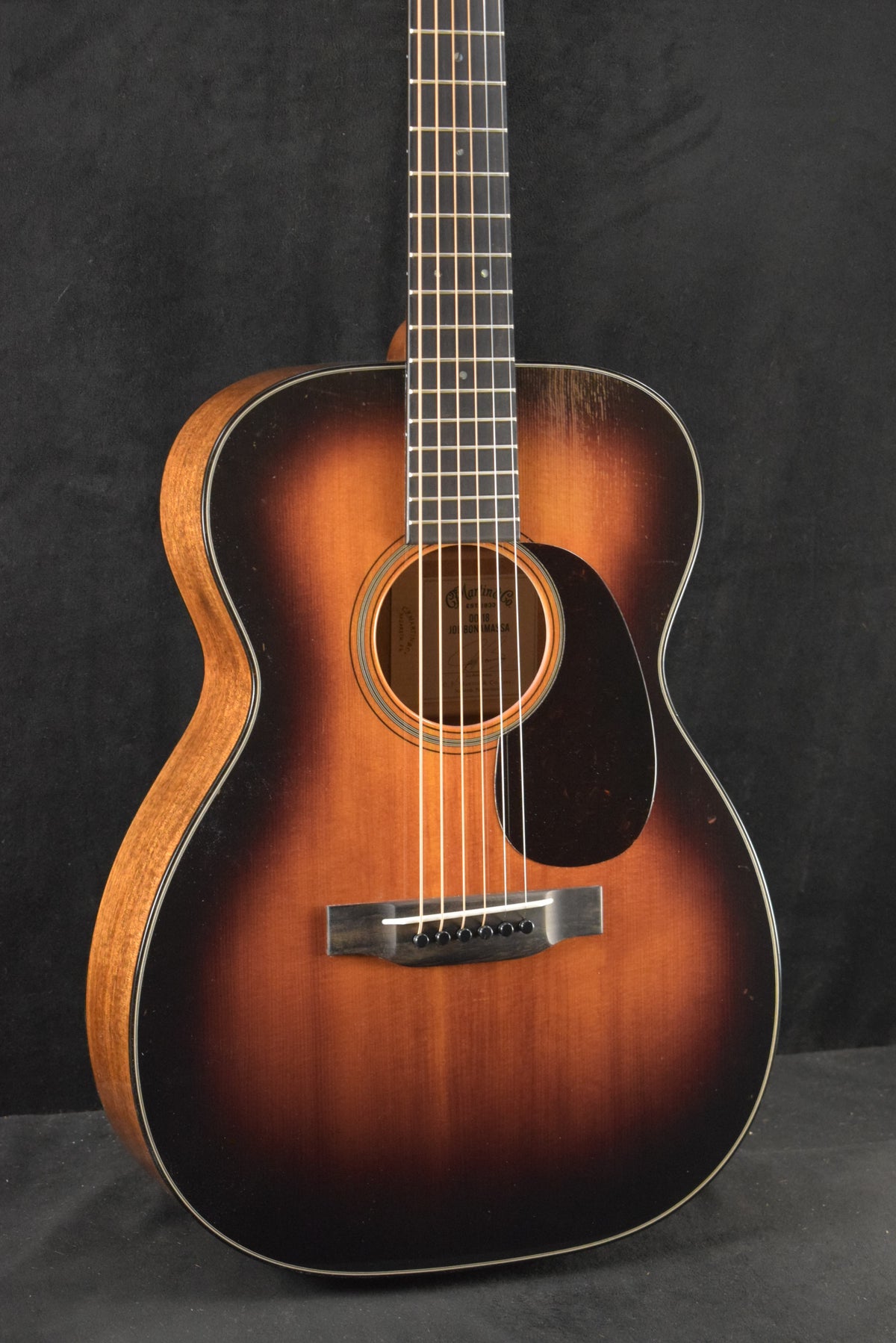 Martin 00-18 Joe Bonamassa 1937 Sunburst Top
