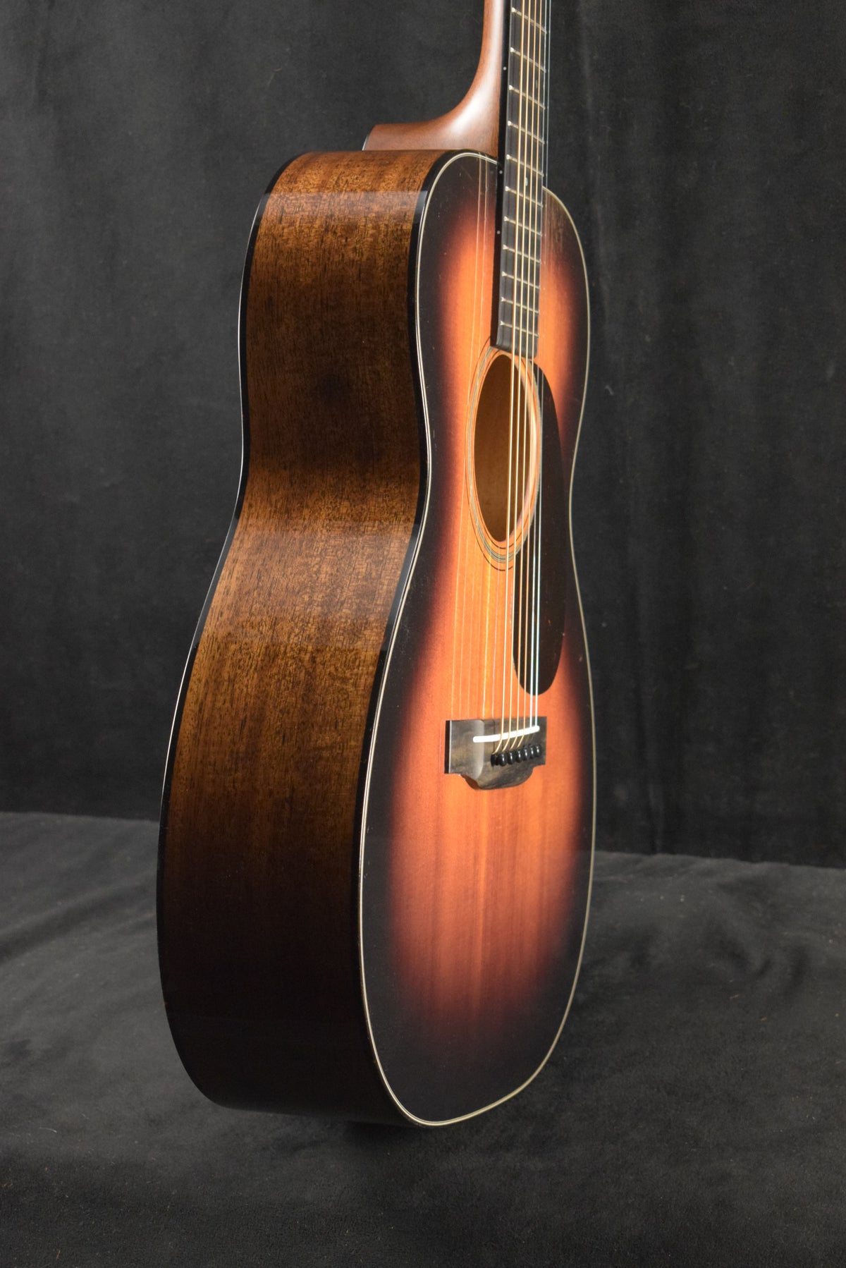Martin 00-18 Joe Bonamassa 1937 Sunburst Top