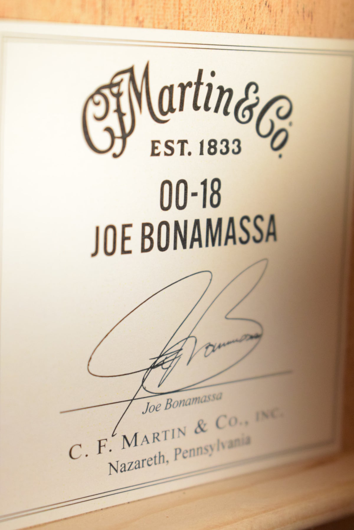 Martin 00-18 Joe Bonamassa 1937 Sunburst Top